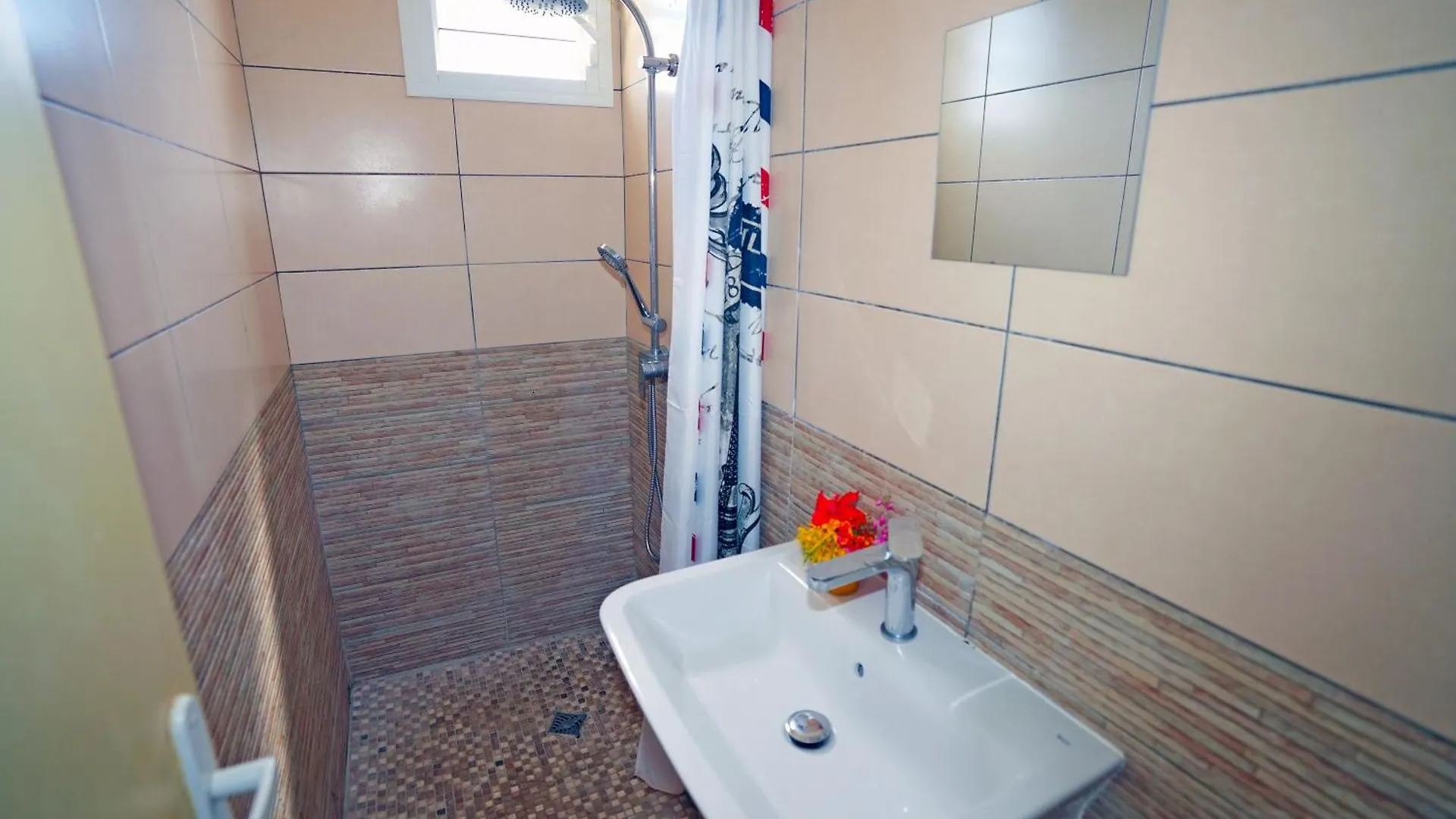 Villa Les Fioretti, 4 Chambres Climatisees Et Piscine A Fort De France, Ecoresponsable Martinique