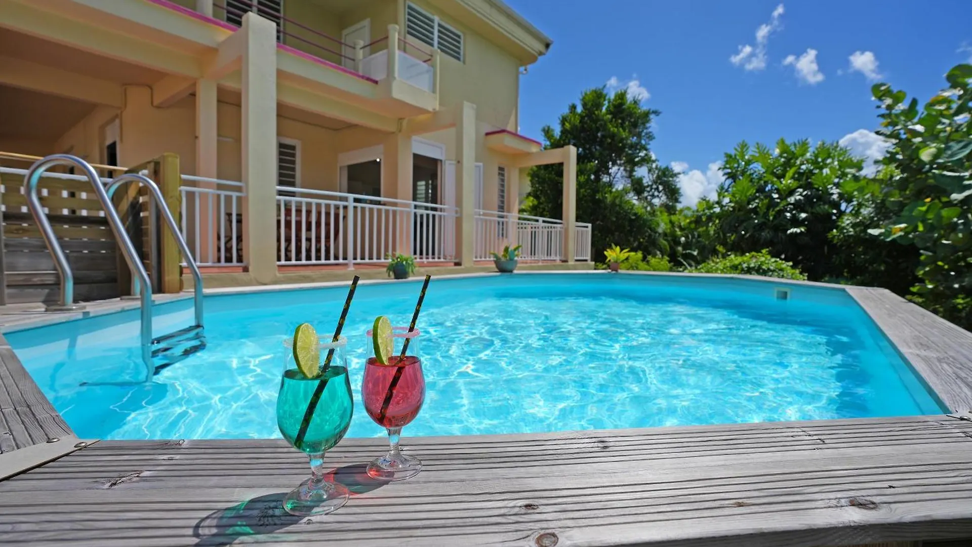 Villa Les Fioretti, 4 Chambres Climatisees Et Piscine A Fort De France, Ecoresponsable