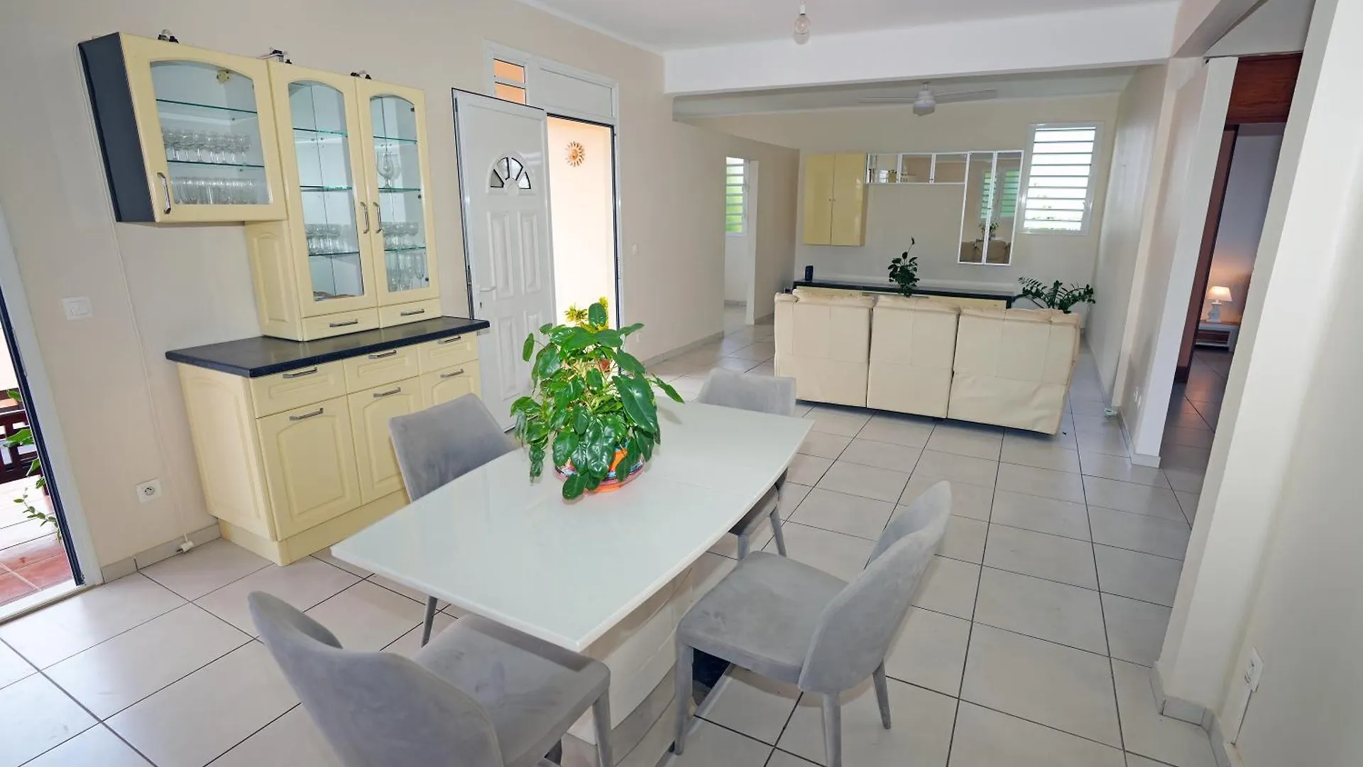 Holiday home Villa Les Fioretti, 4 Chambres Climatisees Et Piscine A Fort De France, Ecoresponsable